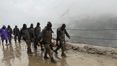 Photo of Amarnath Yatra मार्ग पर फंसे तीर्थयात्री, हाई अलर्ट पर भारतीय सेना