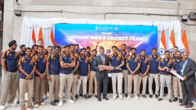 Photo of Ind vs Eng: गिल एंड कंपनी ने किया भारतीय उच्चायोग का दौरा, गिफ्ट किए ‘स्पेशल’ क्रिकेट बैट