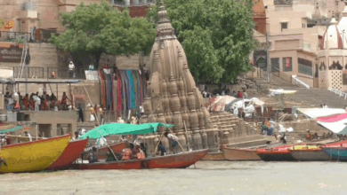 Photo of वाराणसी में मां गंगा उफान पर, घाटों पर लोग कर रहे पूजा-अर्चना