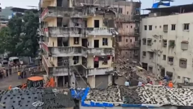 Photo of Vasai में चार मंजिला इमारत का हिस्सा गिरा…दो की मौत, कई घायल