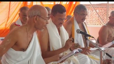 Photo of Ayodhya में पेजावर मठ की टोली ने की श्रीराम स्तुति, 65 महिलाओं की रही सहभागिता