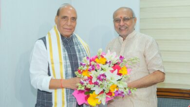 Photo of रक्षा मंत्री राजनाथ सिंह ने सीपी राधाकृष्णन से की भेंट, उपराष्ट्रपति पद पर सफलता की दी शुभकामनाएं