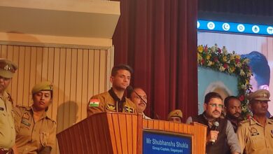 Photo of Lucknow पहुंचे शुभांशु शुक्ला… बच्चों को दिया ‘2040 मून लैंडिंग’ का मंत्र