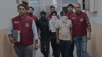 Photo of Delhi Police ने पकड़ा 16 किलो अफीम का जखीरा, यूपी के चार तस्कर गिरफ़्तार
