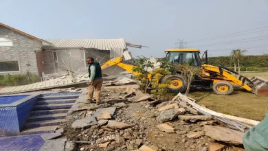Photo of Noida में अवैध फार्म हाउसों पर चला बुलडोजर, 35 से ज्यादा आलीशान निर्माण ध्वस्त