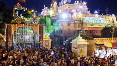 Photo of सज गई वृंदावन और मथुरा की कुंज गली, श्री कृष्ण जन्मोत्सव पर बांके बिहारी मंदिर में होती है मंगला आरती