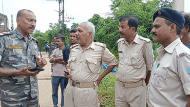 Photo of जमशेदपुर में शख्स ने पत्नी की चाकू घोंपकर हत्या, खुद ट्रेन से कटकर दी जान