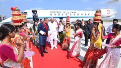 Photo of Ayodhya News: पत्नी संग अयोध्या पहुंचे भूटान के PM, रामलला के करेंगे दर्शन