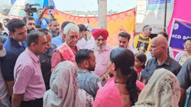 Photo of जम्मू उपराज्यपाल मनोज सिन्हा ने बाढ़ पीड़ितों से की मुलाकात, तत्काल राहत वितरण