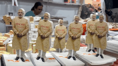 Photo of लखनऊ पुस्तक मेले में गुजरात से आई नायाब पेशकश, जेब में समाने वाली गीता ने खींचा ध्यान