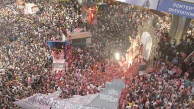 Photo of लालबागचा राजा विसर्जन… श्रद्धालुओं के बीच संगठित गिरोह सक्रिय, चोरी की बाढ़
