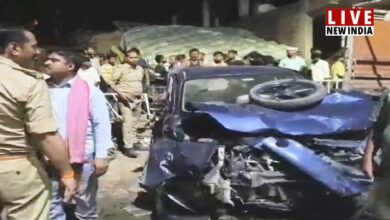 Photo of रफ्तार बनी काल; बेकाबू कार ने सड़क किनारे लोगों को कुचला, 3 की मौत, 1 गंभीर