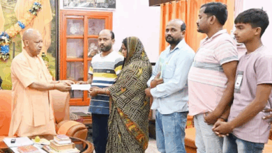 Photo of CM Yogi ने पशु तस्करी में मृत दीपक गुप्ता के परिवार को दी आर्थिक सहायता