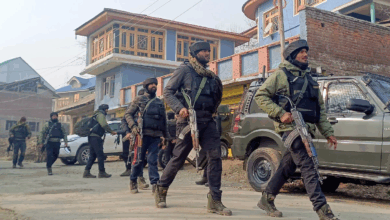 Photo of Kulgam Encounter: जम्मू-कश्मीर में लश्कर का एक आतंकी ढेर, जवान भी घायल