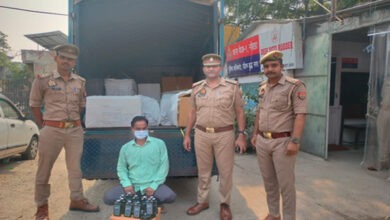 Photo of Noida में अवैध शराब तस्करी का बड़ा पर्दाफाश, 42 वर्षीय आरोपी गिरफ्तार