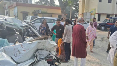 Photo of मुफ्फरनगर में सड़क हादसा, अस्थियां लेकर जा रहे मां-बेटे समेत 6 की मौत