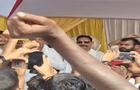 Photo of Anant Singh: अचानक टूटा पूर्व ‘बाहुबली’ विधायक का मंच, धड़ाम से गिरे नेता जी