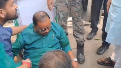 Photo of गोपाल मंडल का हाई-वोल्टेज ड्रामा… टिकट कटने की आशंका में सीएम आवास के बाहर धरना