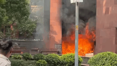 Photo of Delhi Fire: दिल्ली के ब्रह्मपुत्र अपार्टमेंट में लगी आग, आस-पास हैं सांसदों के आवास