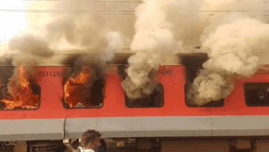 Photo of Garib Rath Express Fire: बिहार जा रही गरीब रथ एक्सप्रेस में लगी आग, तीन कोच जलकर खाक