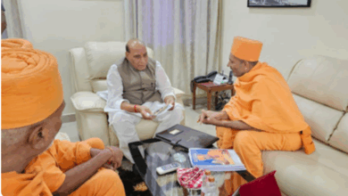 Photo of रक्षा मंत्री ने बीएपीएस स्वामीनारायण संतों के साथ मनाई दीवाली, व्यक्त की हार्दिक शुभकामनाएं