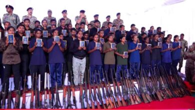 Photo of उत्तर बस्तर से लाल आतंक का अंत… 208 माओवादी ने हथियारों के साथ किया आत्मसमर्पण