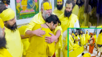 Photo of प्रेमानंद महाराज से मिलने पहुंचे धीरेंद्र शास्त्री, चरणों में झुक कर लिया आशीर्वाद