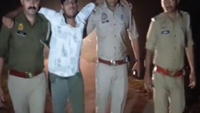 Photo of Meerut में मुठभेड़… 50 हजार का इनामी गिरफ्तार, असलहे बरामद