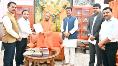 Photo of CM योगी का विपक्ष को करारा जबाब; बीएलओ की मौजूदगी में भरा SIR फॉर्म…