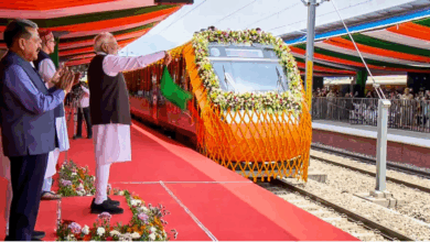 Photo of काशी में PM Modi ने दिखाई चार नई वंदे भारत ट्रेनों को हरी झंडी, धार्मिक पर्यटन को मिलेगा बढ़ावा