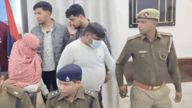 Photo of हनी ट्रैप का खुलासा: आगरा में ड्रिंक में नशा डालकर ब्लैकमेल करने वाले दो गिरफ्तार