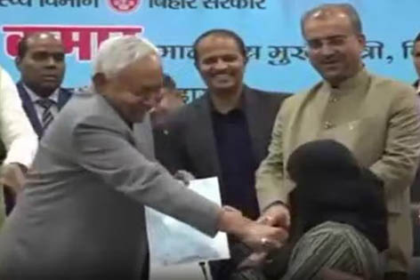 Photo of नीतीश कुमार का हिजाब विवाद…JDU ने सफाई दी, विपक्ष ने उठाए सवाल