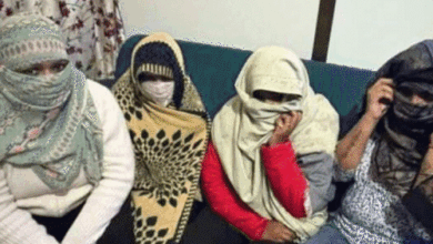 Photo of UP News: BJP नेत्री के फ्लैट में सेक्स-रैकेट का भंडाफोड़, स्पा सेंटर के नाम पर जिस्मफरोशी