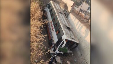Photo of Satara में बड़ा हादसा… गड्ढे में गिरी स्टूडेंट्स से भरी बस, कई गंभीर रूप से घायल