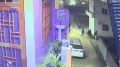 Photo of FIR के बाद शिकायतकर्ता के घर CCTV में कैद संदिग्ध, धनंजय सिंह नामजद…