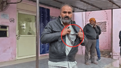Photo of UP News: जिंदा सांप हाथ में लेकर अस्पताल पहुंचा व्यक्ति, बोला- इसी ने काटा है…