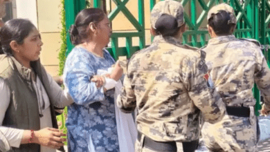 Photo of लोकभवन के बाहर आत्मदाह की कोशिश से हड़कंप… पुलिस की तत्परता से टली बड़ी घटना