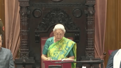 Photo of UP Vidhan Sabha: हंगामा कर रहे सपा विधायकों पर भड़कीं राज्‍यपाल, बोलीं- गला बैठ जाएगा