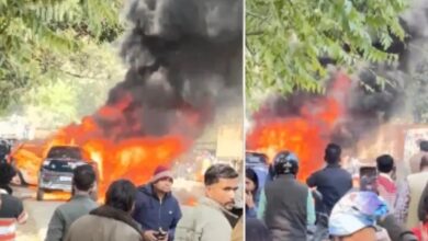 Photo of अयोध्या-सुल्तानपुर हाईवे पर मचा हड़कंप, अचानक चलती कार में आग लगी