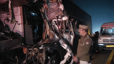 Photo of UP News: लखनऊ एक्सप्रेसवे पर दर्दनाक हादसा, गोरखपुर जा रही बस के उड़े परखच्चे