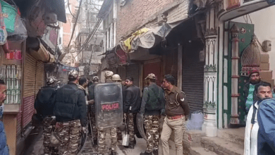 Photo of दालमंडी में बुलडोजर एक्शन के दौरान आगजनी, पुलिस और मीडिया बाल-बाल बचे