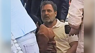 Photo of कानूनी प्रक्रिया के बाद मानवीय पहल… राहुल गांधी ने दिवंगत मोची के परिवार से की मुलाकात