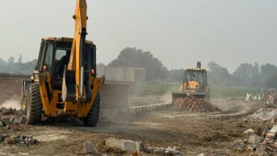 Photo of राजधानी में खनन माफिया बेखौफ… काकोरी में दिनदहाड़े खोदी जा रही LDA जमीन