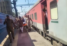 Photo of Ratlam में ट्रेन के वॉशरूम में जज की पत्नी की मौत… वजह जानकर सिहर उठे लोग