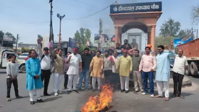 Photo of CM Yogi की मां पर टिप्पणी से नाराज कार्यकर्ता… एटा में जोरदार प्रदर्शन