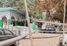 Photo of लखनऊ KGMU में फिर मजार पर कब्जा! बांस-बल्ली लगाकर घेरा गया इलाका