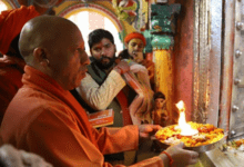 Photo of रामनगरी पहुंचे सीएम योगी… हनुमानगढ़ी में पूजा के बाद रामलला के दर्शन