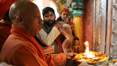 Photo of रामनगरी पहुंचे सीएम योगी… हनुमानगढ़ी में पूजा के बाद रामलला के किए दर्शन