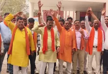 Photo of मौलाना के बयान पर मचा बवाल… मऊ में पुलिस अधीक्षक को सौंपा ज्ञापन