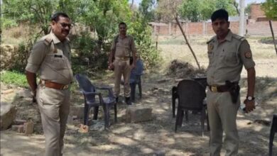 Photo of यूपी का डरावना मंजर! पुलिस के खौफ से खाली हुआ गांव… पुरुष लापता